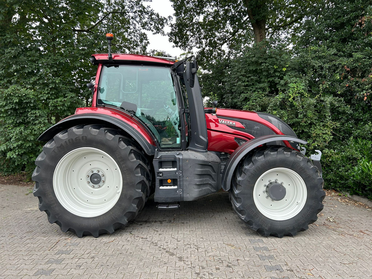 Valtra T214 Direct - Farm tractor: picture 4 Valtra T214 Direct - Farm tractor: picture 4