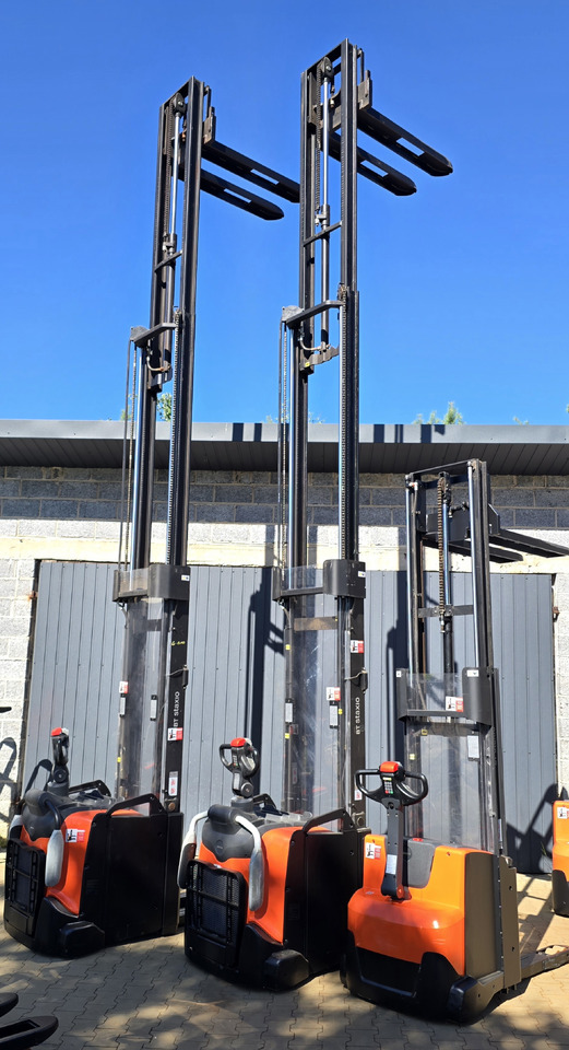 Stacker Toyota SPE 160L Triplex 6m: picture 10