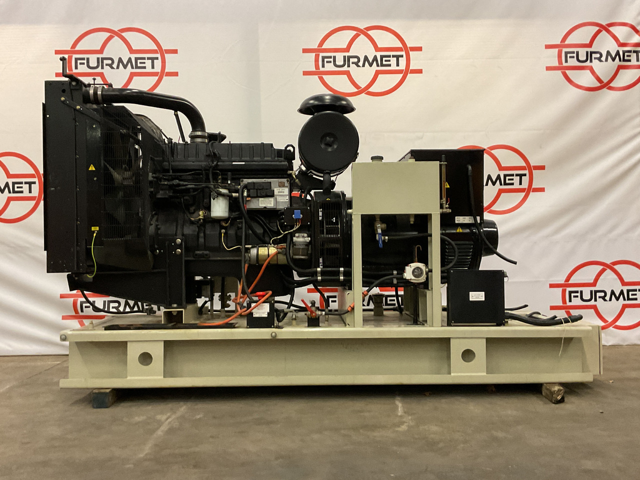 Perkins 250KVA, low standby hours and very complete. - Generator set: picture 2 Perkins 250KVA, low standby hours and very complete. - Generator set: picture 2