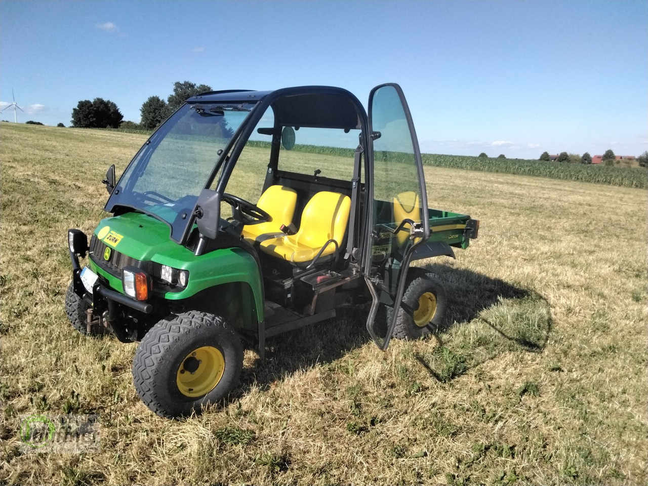 John Deere Gator 4X2 - Side-by-side/ ATV: picture 2 John Deere Gator 4X2 - Side-by-side/ ATV: picture 2