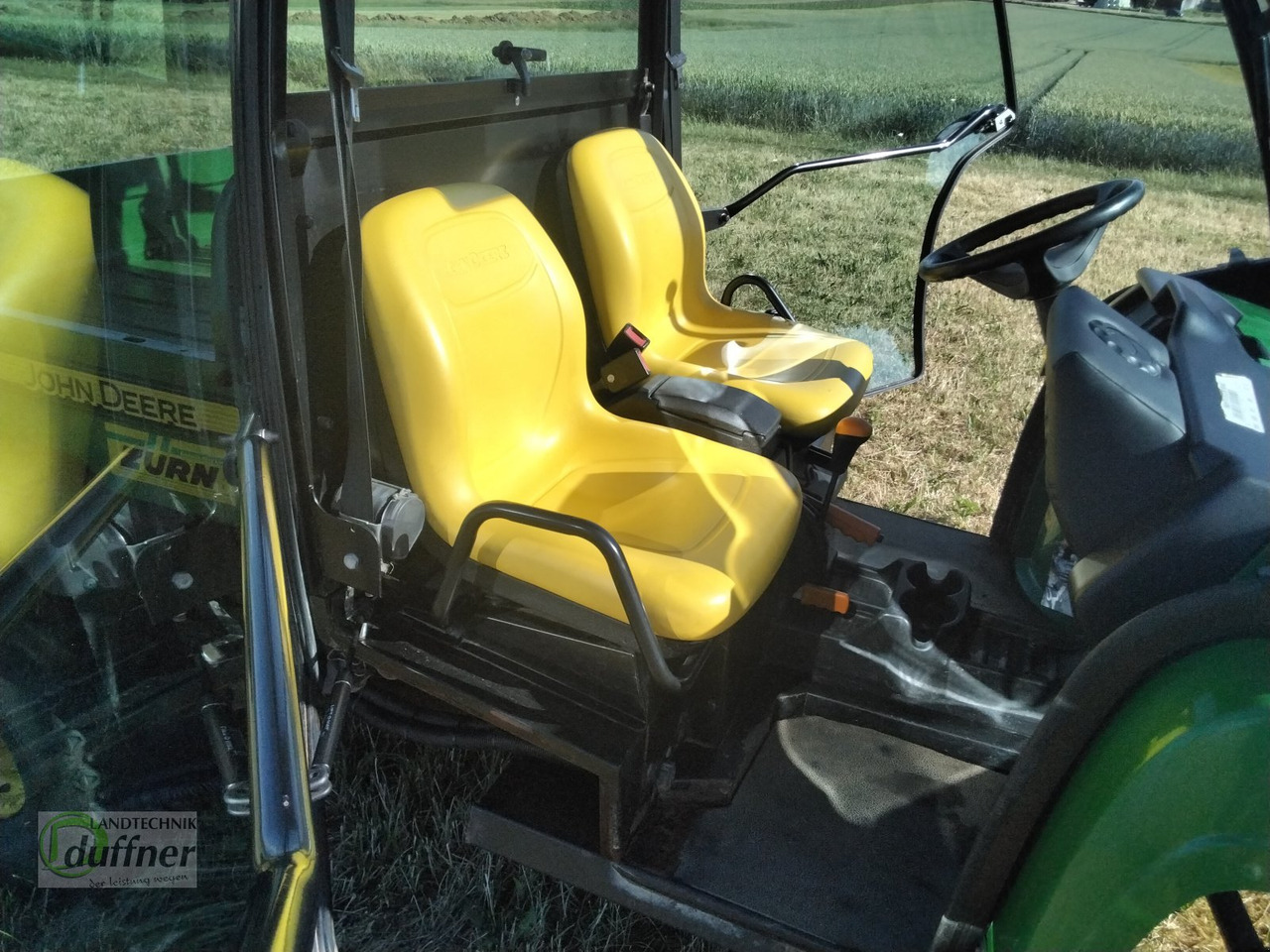 John Deere Gator 4X2 - Side-by-side/ ATV: picture 4 John Deere Gator 4X2 - Side-by-side/ ATV: picture 4