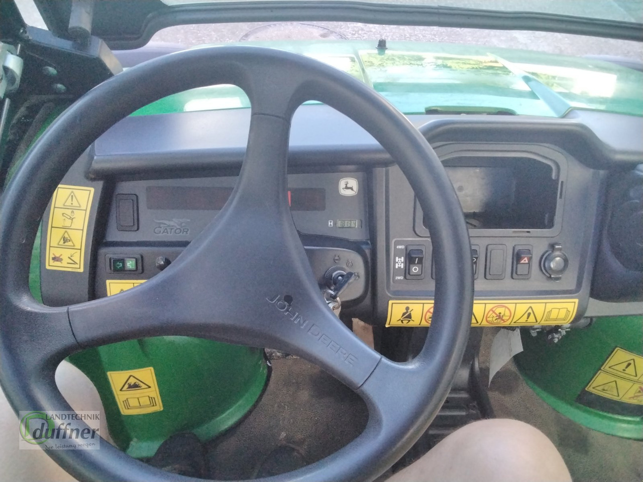 John Deere Gator 4X2 - Side-by-side/ ATV: picture 5 John Deere Gator 4X2 - Side-by-side/ ATV: picture 5