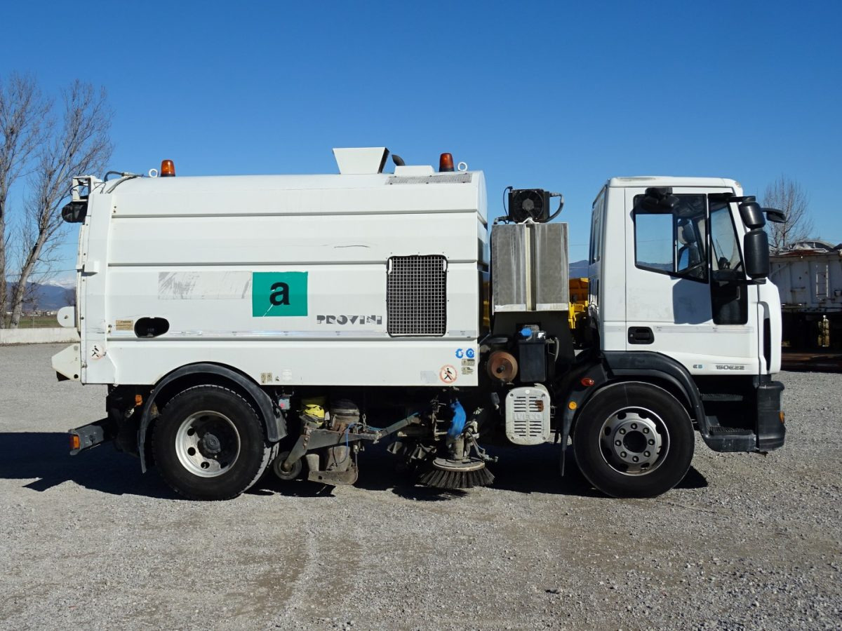IVECO EUROCARGO 150E22 - Road sweeper: picture 2 IVECO EUROCARGO 150E22 - Road sweeper: picture 2
