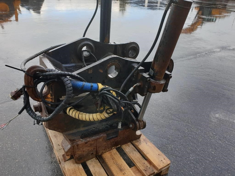 Engcon Tilting Coupler - Quick coupler for Construction machinery: picture 1 Engcon Tilting Coupler - Quick coupler for Construction machinery: picture 1