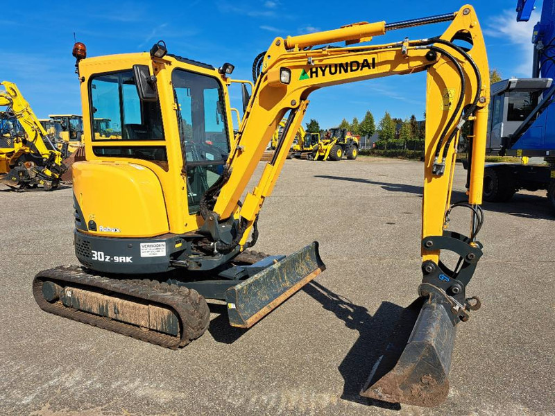 Hyundai R30 Z-9AK - Mini excavator: picture 5 Hyundai R30 Z-9AK - Mini excavator: picture 5