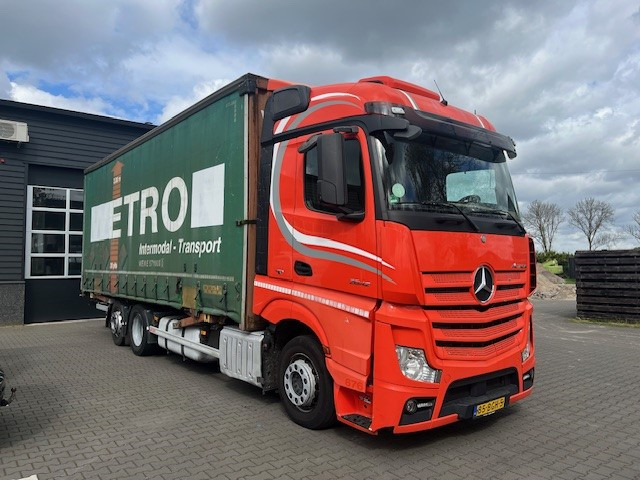 Mercedes Benz Actros 2642 6x2 Mega BDF met zeilbak - Curtainsider truck: picture 2 Mercedes Benz Actros 2642 6x2 Mega BDF met zeilbak - Curtainsider truck: picture 2