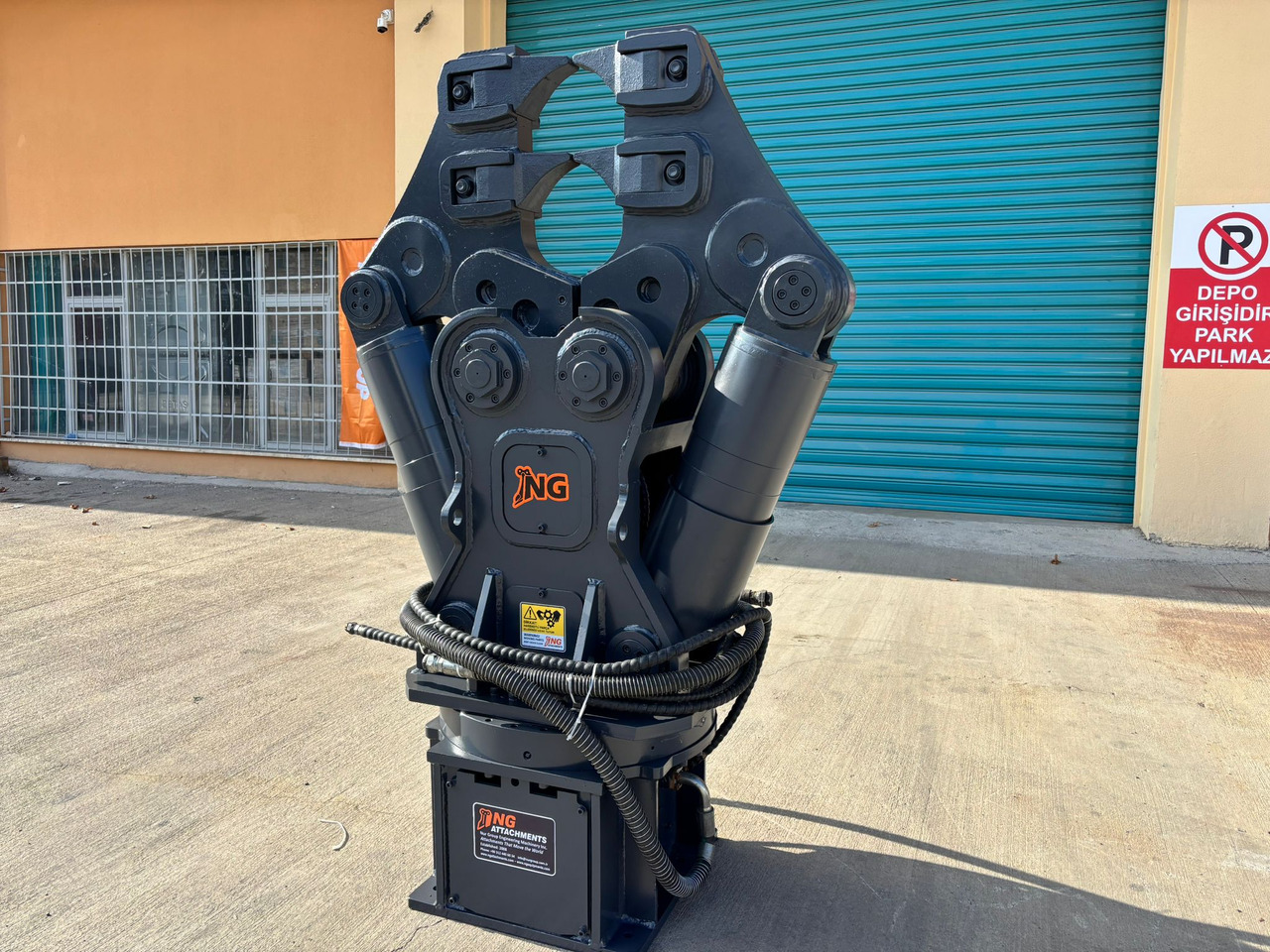 HYDRAULIC DEMOLITION SHEARS - STOCK - Demolition shears for Excavator: picture 1 HYDRAULIC DEMOLITION SHEARS - STOCK - Demolition shears for Excavator: picture 1