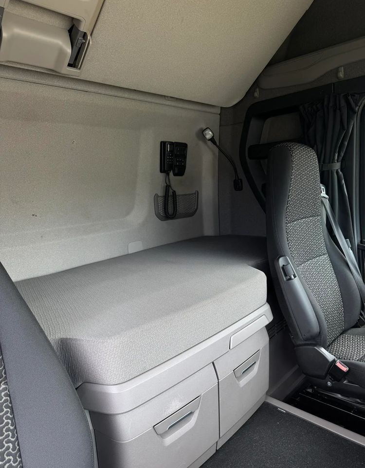 Scania R450 - Tractor unit: picture 5 Scania R450 - Tractor unit: picture 5