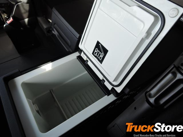 Tractor unit Mercedes-Benz Actros 1845 LS: picture 9