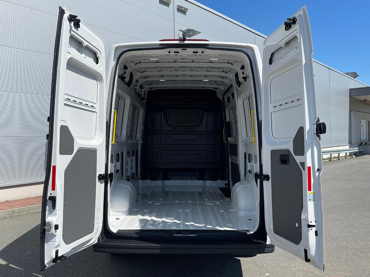 Panel van MAN TGE 3.180 L3H3 Kasten STANDHZ ACC NAVI KAMERA: picture 27 Panel van MAN TGE 3.180 L3H3 Kasten STANDHZ ACC NAVI KAMERA: picture 27