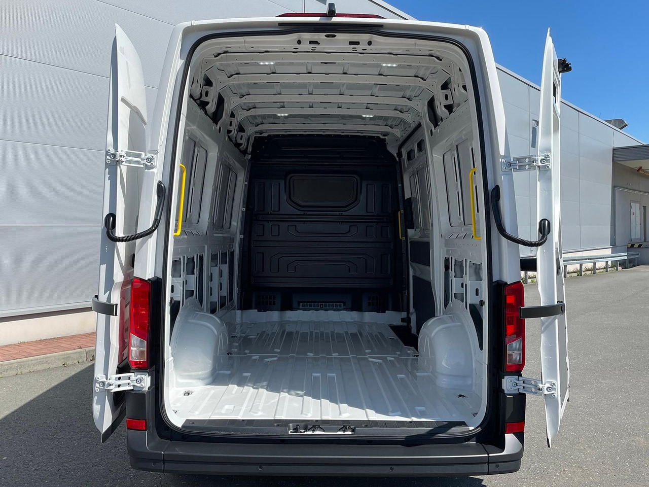 Panel van MAN TGE 3.180 L3H3 Kasten STANDHZ ACC NAVI KAMERA: picture 11 Panel van MAN TGE 3.180 L3H3 Kasten STANDHZ ACC NAVI KAMERA: picture 11