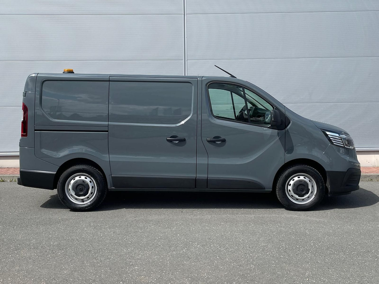Renault Trafic Kasten RED EDITION L1H1 AHK LED DAB MFL - Panel van: picture 5 Renault Trafic Kasten RED EDITION L1H1 AHK LED DAB MFL - Panel van: picture 5