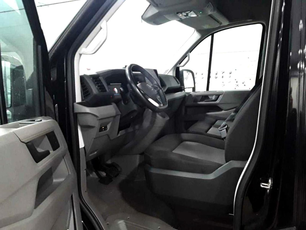 Volkswagen Crafter Kasten 35 L3H3 NAVI KLIMA DAB PDC - Passenger van: picture 3 Volkswagen Crafter Kasten 35 L3H3 NAVI KLIMA DAB PDC - Passenger van: picture 3