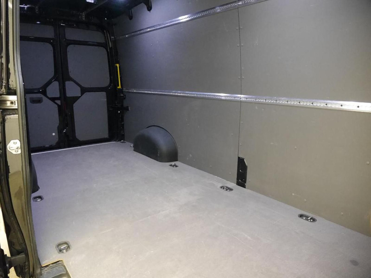 Volkswagen Crafter Kasten 35 L4H3 NAVI DAB PDC KAMERA - Panel van: picture 3 Volkswagen Crafter Kasten 35 L4H3 NAVI DAB PDC KAMERA - Panel van: picture 3