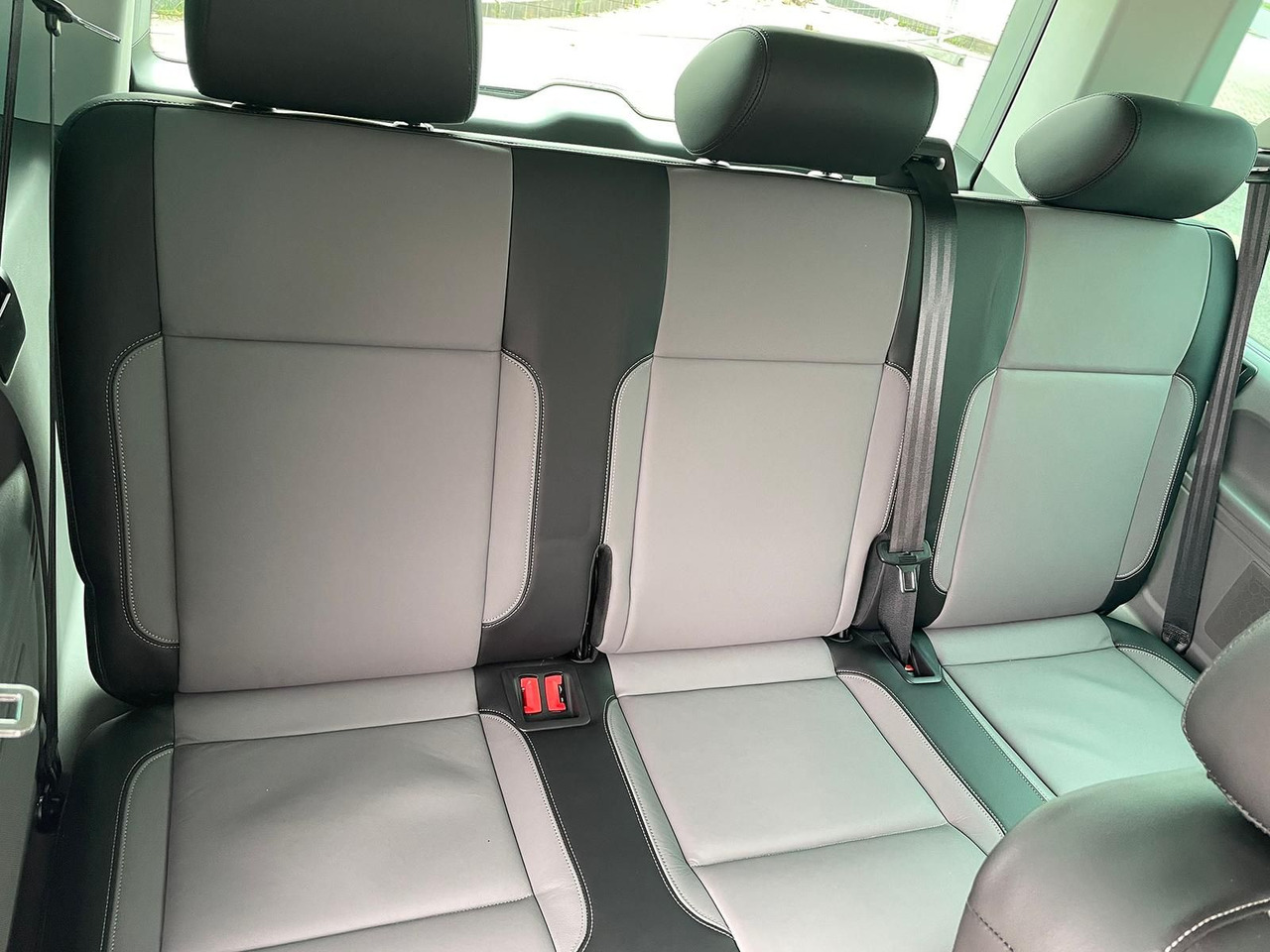 Passenger van Volkswagen T6.1 Caravelle Highline STANDHZ NAVI LEDER PDC: picture 25