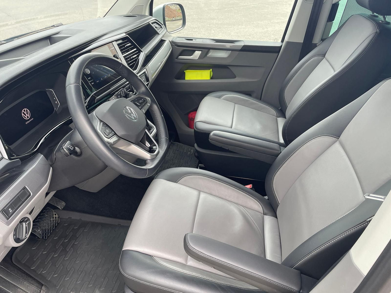 Passenger van Volkswagen T6.1 Caravelle Highline STANDHZ NAVI LEDER PDC: picture 11