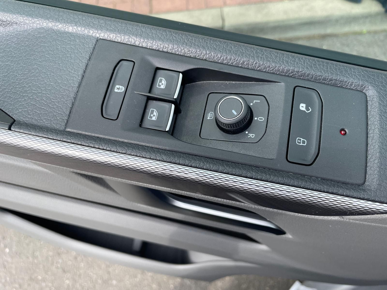 Passenger van Volkswagen T6.1 Caravelle Highline STANDHZ NAVI LEDER PDC: picture 34