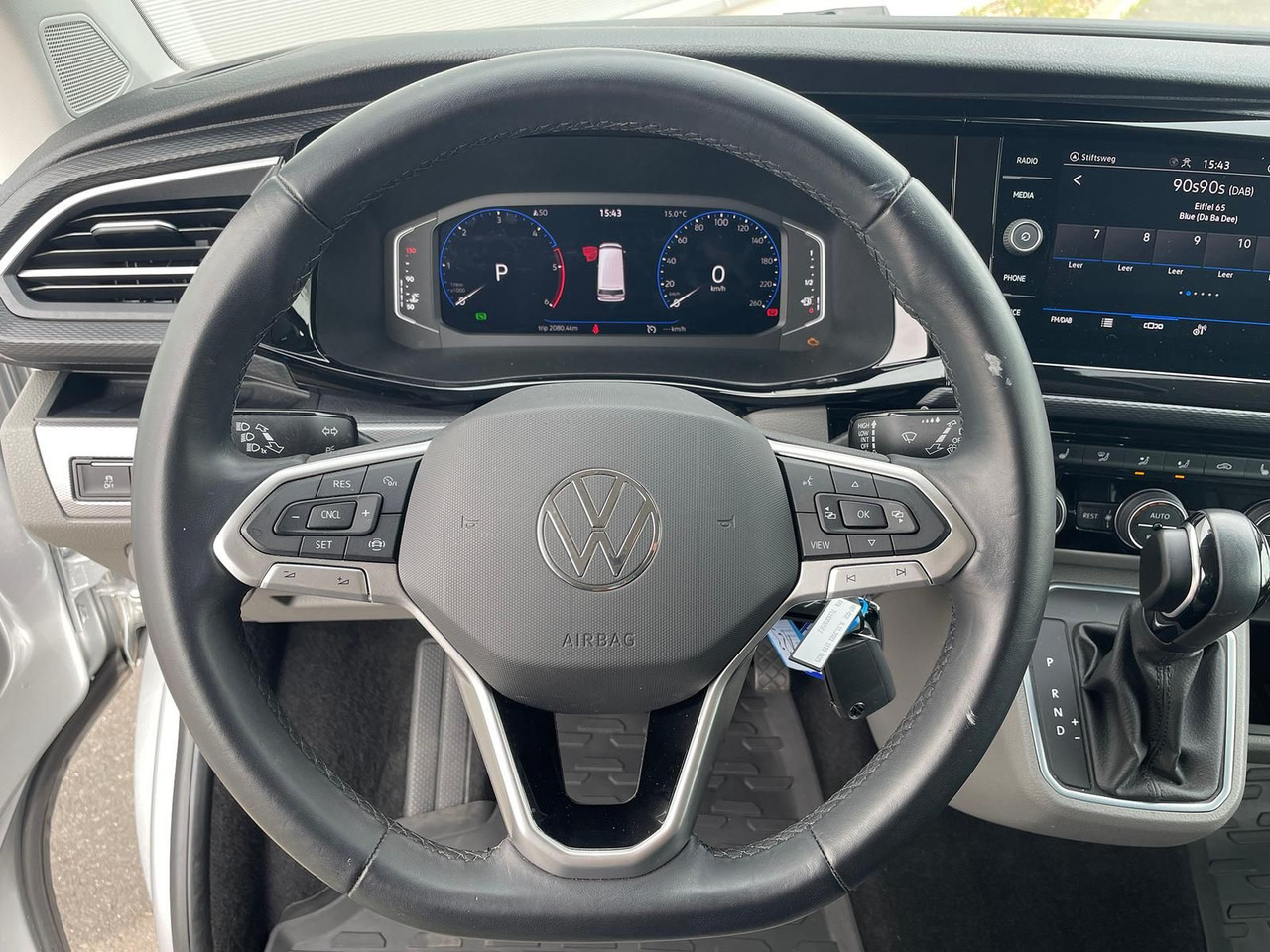 Passenger van Volkswagen T6.1 Caravelle Highline STANDHZ NAVI LEDER PDC: picture 12