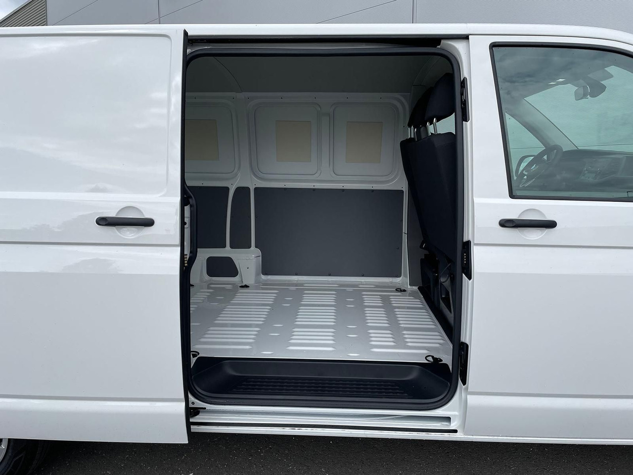 New Panel van Volkswagen T6.1 Transporter Kasten lang 4M MFL LED TEMPOMAT: picture 9