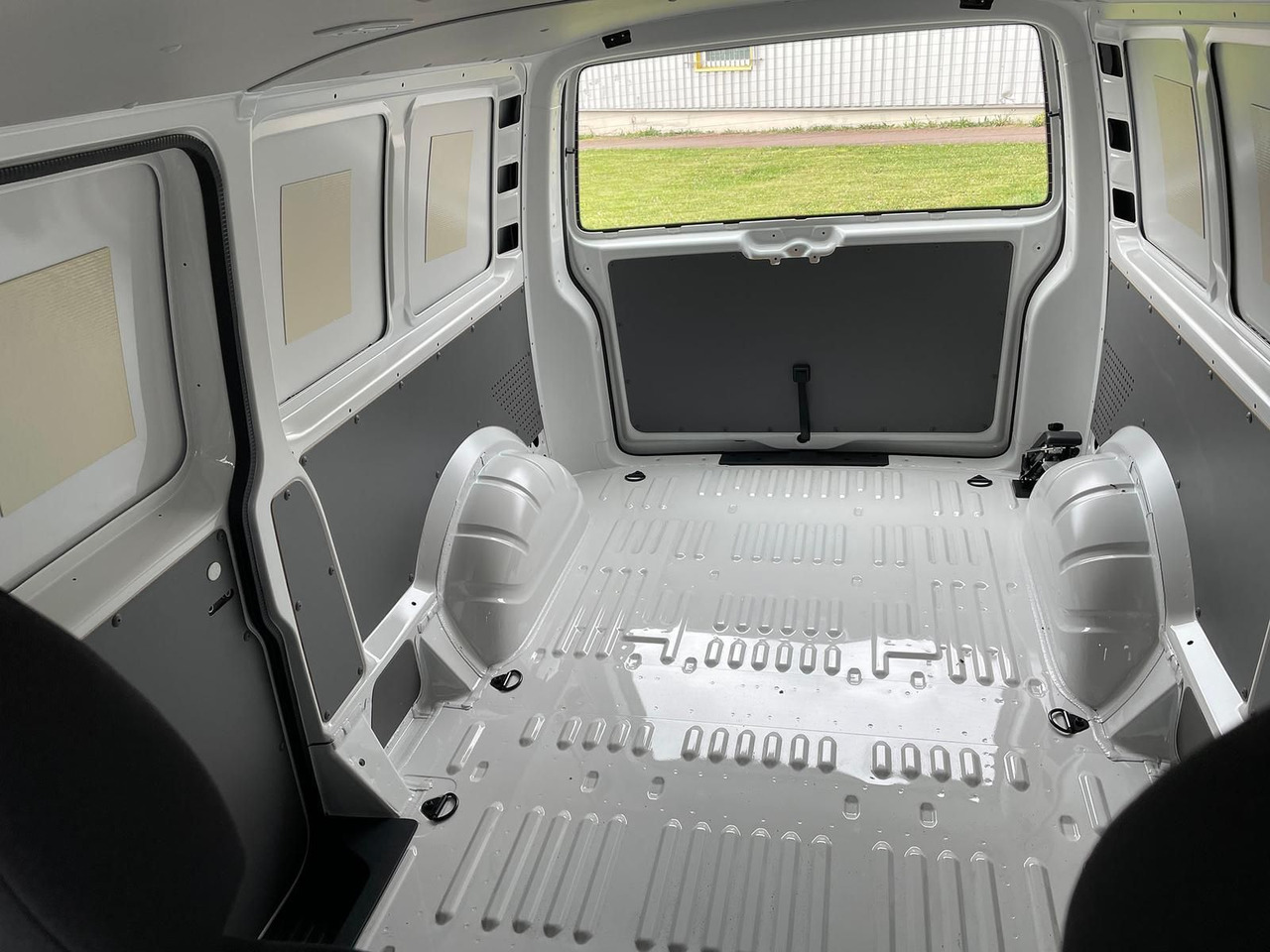 New Panel van Volkswagen T6.1 Transporter Kasten lang 4M MFL LED TEMPOMAT: picture 22