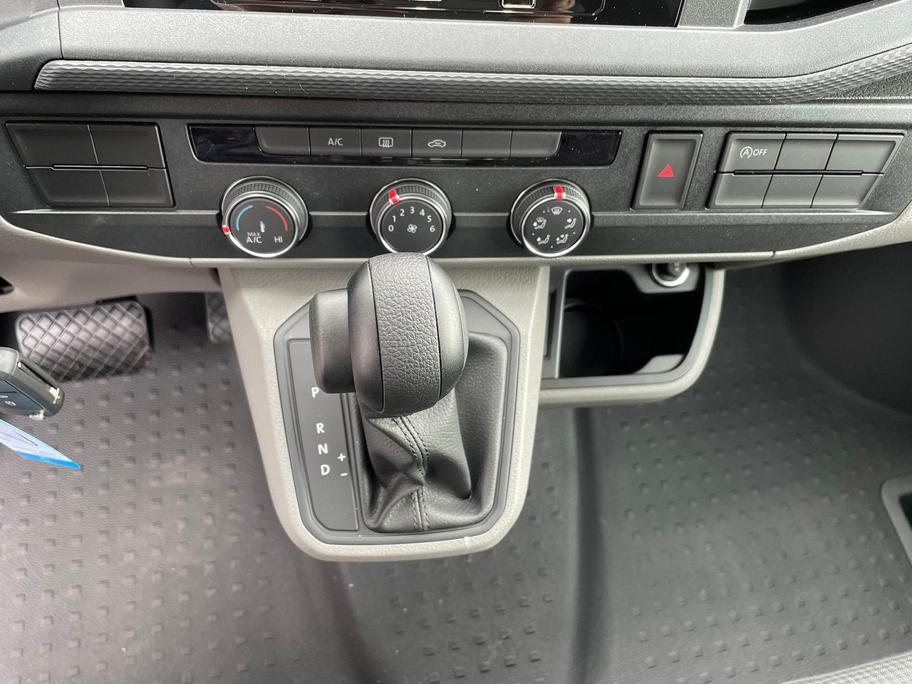 New Panel van Volkswagen T6.1 Transporter Kasten lang 4M MFL LED TEMPOMAT: picture 17
