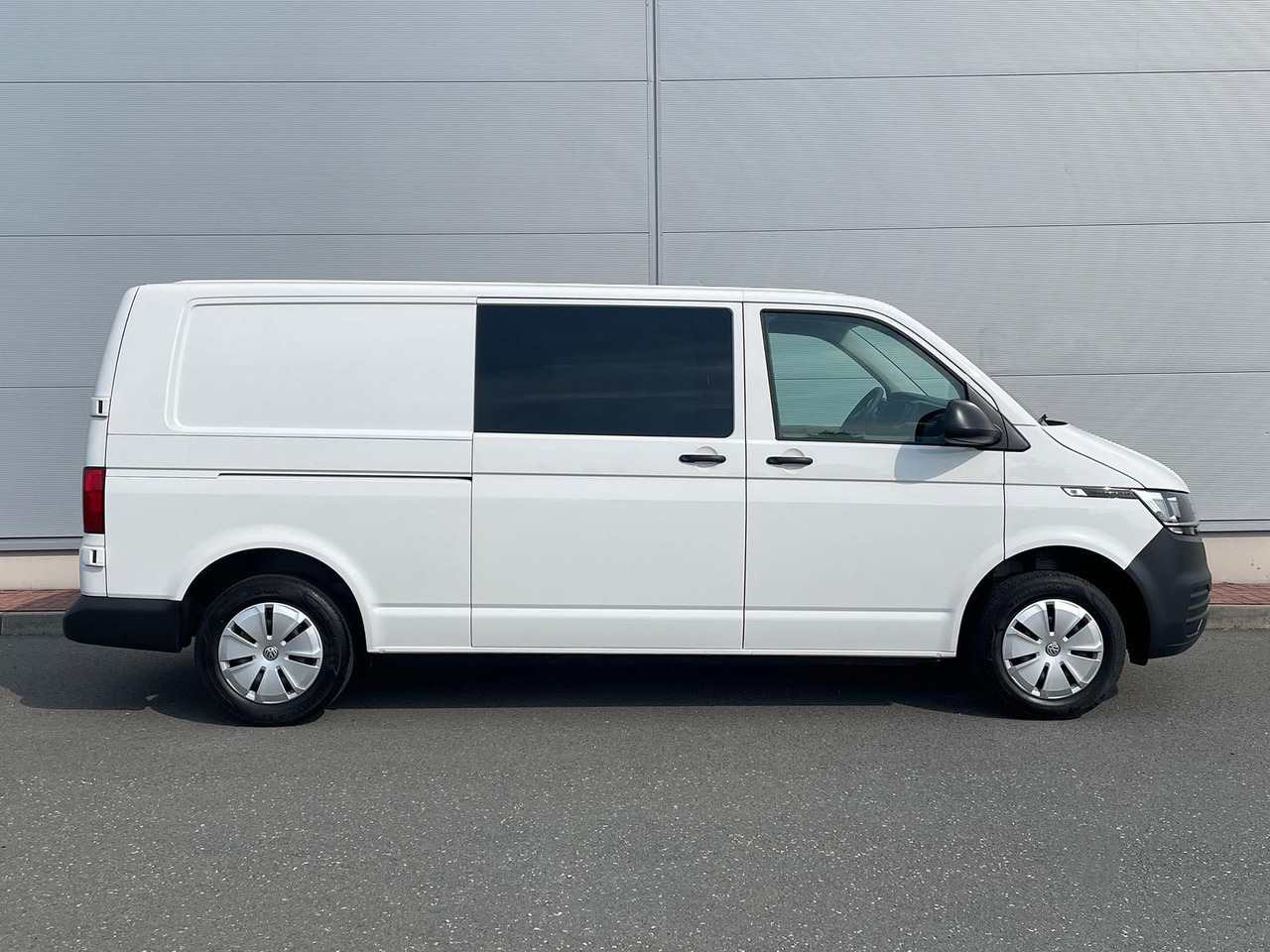 Volkswagen T6.1 Transporter MIXTO LR 2.0 TDI KLIMA PDC - Panel van, Combi van: picture 5 Volkswagen T6.1 Transporter MIXTO LR 2.0 TDI KLIMA PDC - Panel van, Combi van: picture 5