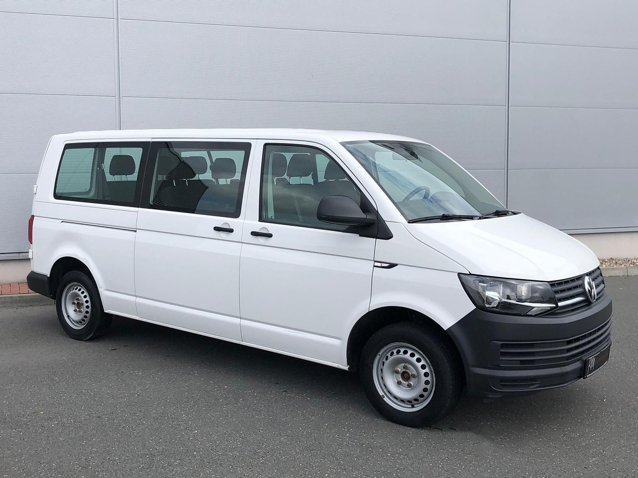 Volkswagen T6 Transporter 2.0 TDI Kombi lang 9-SITZE TEMP - Station wagon: picture 2 Volkswagen T6 Transporter 2.0 TDI Kombi lang 9-SITZE TEMP - Station wagon: picture 2