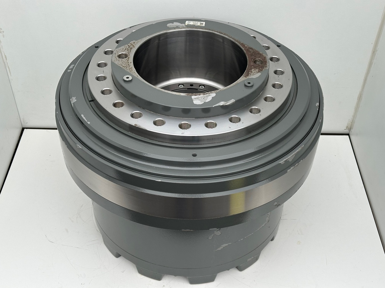 LIEBHERR Original Fahrantrieb Typ:FAT550P046 mit ID-Nr.9443780 – ID-Nr.944378003 – ID-Nr.90008209. A900,LH120,LH150,E974,ER974,LOS412,LOS974,R964,R966,R970,R974,R976,R980. #944378003.159-011# - Final drive for Crawler excavator: picture 2 LIEBHERR Original Fahrantrieb Typ:FAT550P046 mit ID-Nr.9443780 – ID-Nr.944378003 – ID-Nr.90008209. A900,LH120,LH150,E974,ER974,LOS412,LOS974,R964,R966,R970,R974,R976,R980. #944378003.159-011# - Final drive for Crawler excavator: picture 2