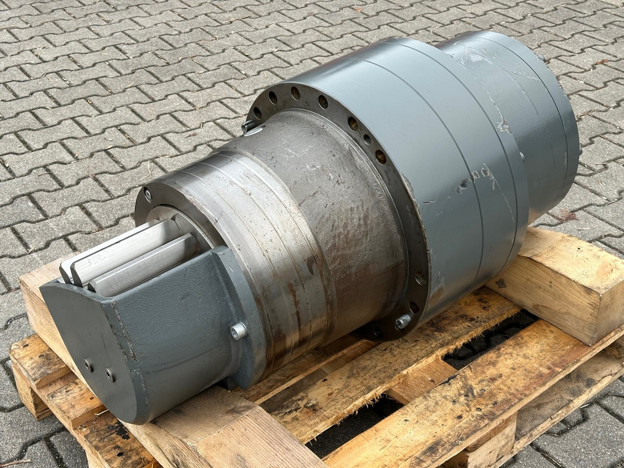 LIEBHERR Original Schwenkantrieb Typ:SAT400/206 mit ID-Nr.944449003 – ID-Nr.9444490. A974, E974, EP974, ER974, R974, R995. #944449003.159-0207# - Swing motor for Excavator: picture 4 LIEBHERR Original Schwenkantrieb Typ:SAT400/206 mit ID-Nr.944449003 – ID-Nr.9444490. A974, E974, EP974, ER974, R974, R995. #944449003.159-0207# - Swing motor for Excavator: picture 4