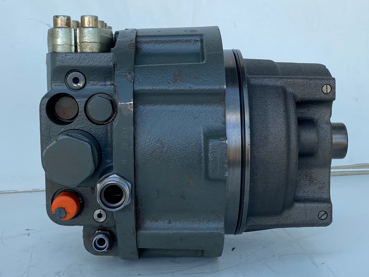 Liebherr Hydraulikeinbaumotor CMVE O 108. ID-Nr.10118562 - ID-Nr.10132610 - ID-Nr.10129048. LOS1916, LOS916, LOS926, R906, R916, R918, R920, R922, R924, R926COMP, R926, R936. #27979# - Hydraulic motor for Crawler excavator: picture 2 Liebherr Hydraulikeinbaumotor CMVE O 108. ID-Nr.10118562 - ID-Nr.10132610 - ID-Nr.10129048. LOS1916, LOS916, LOS926, R906, R916, R918, R920, R922, R924, R926COMP, R926, R936. #27979# - Hydraulic motor for Crawler excavator: picture 2