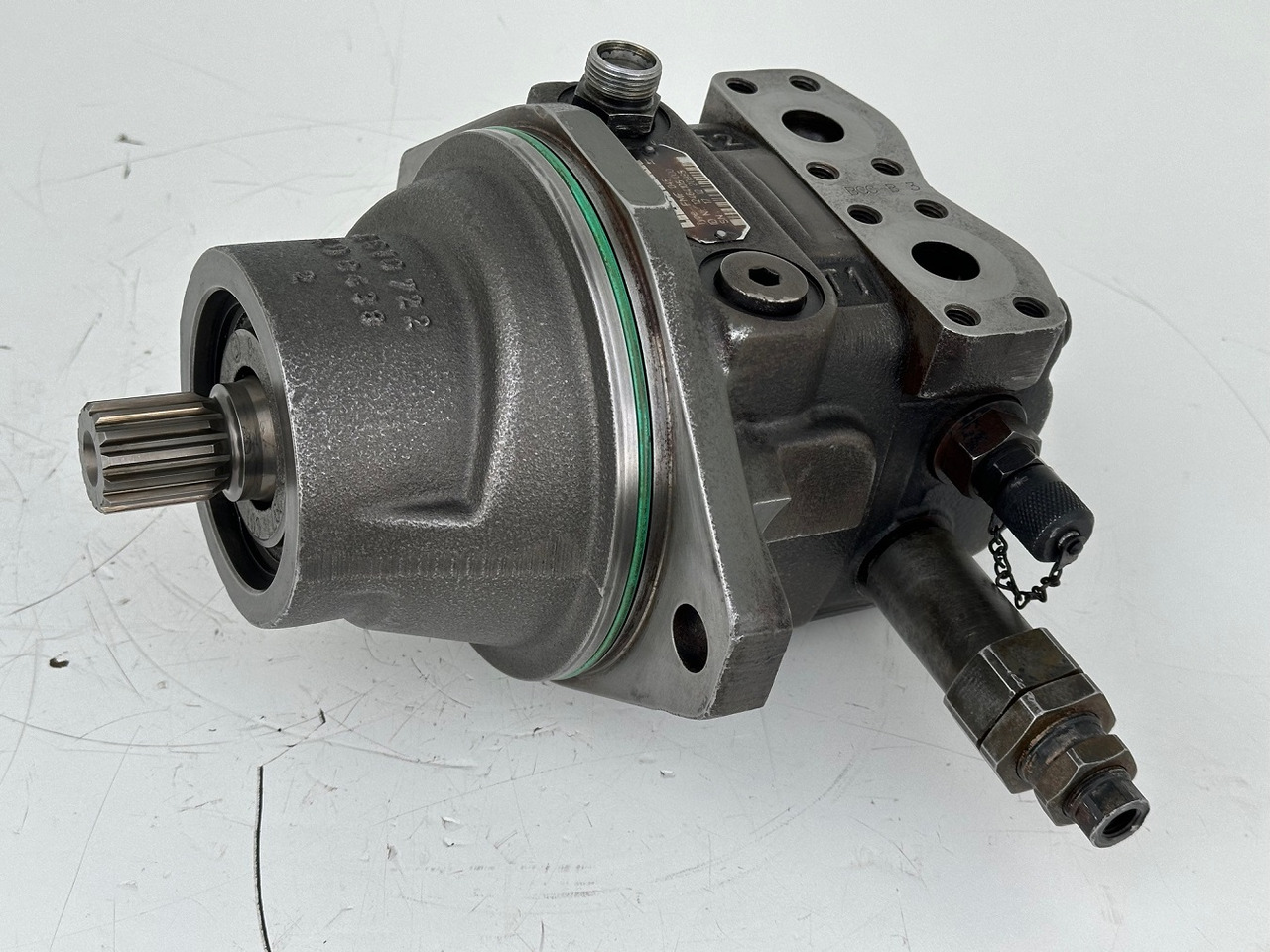 Liebherr Original Hydraulikeinbaumotor FMF045. ID-Nr.12464105. SAT250/287. LH18M, LH22C, LH22M, LH24M, LH26EC, LH26EM, LH26M. #12464105.20985# - Swing motor for Construction machinery: picture 1 Liebherr Original Hydraulikeinbaumotor FMF045. ID-Nr.12464105. SAT250/287. LH18M, LH22C, LH22M, LH24M, LH26EC, LH26EM, LH26M. #12464105.20985# - Swing motor for Construction machinery: picture 1