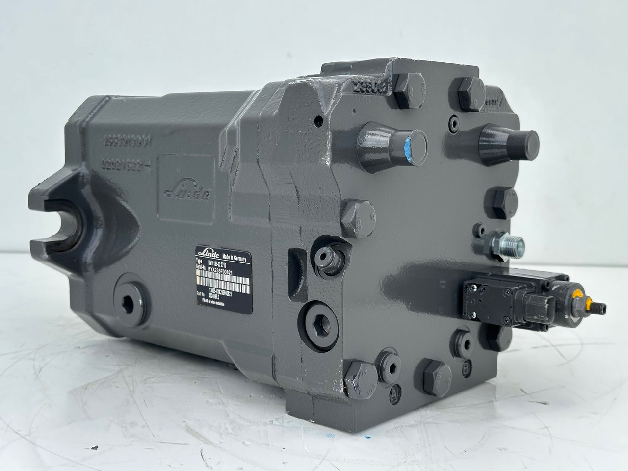 Linde Verstellmotor-Axialkolbenmotor Typ:HMV135-02 2710. #HMV135-02.2710# - Hydraulic motor: picture 4 Linde Verstellmotor-Axialkolbenmotor Typ:HMV135-02 2710. #HMV135-02.2710# - Hydraulic motor: picture 4