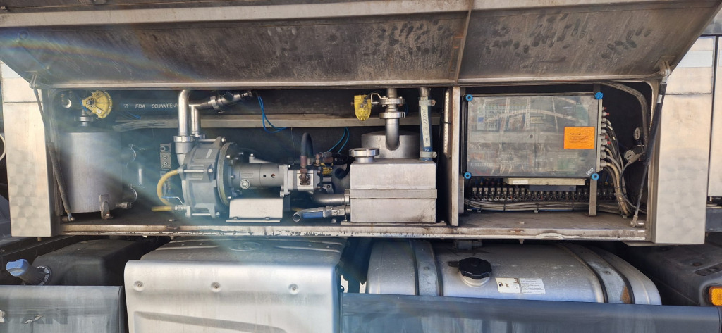 Tank truck MAN TGS 26.420 6x2  (Nr. 6045): picture 7