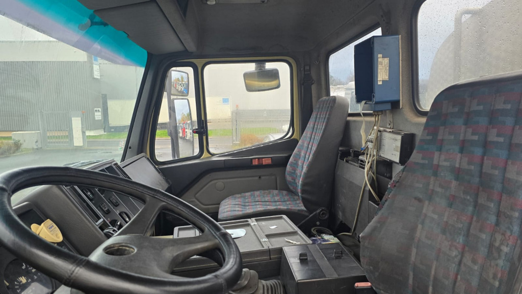 Mercedes Benz 1824 4x2 (Nr. 6217) - Tank truck: picture 5 Mercedes Benz 1824 4x2 (Nr. 6217) - Tank truck: picture 5