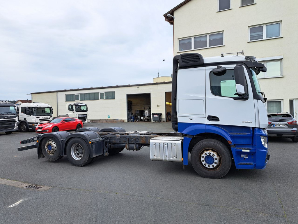 Mercedes Benz 2553 Actros 6x2 (Nr. 5790) - Cab chassis truck: picture 1 Mercedes Benz 2553 Actros 6x2 (Nr. 5790) - Cab chassis truck: picture 1