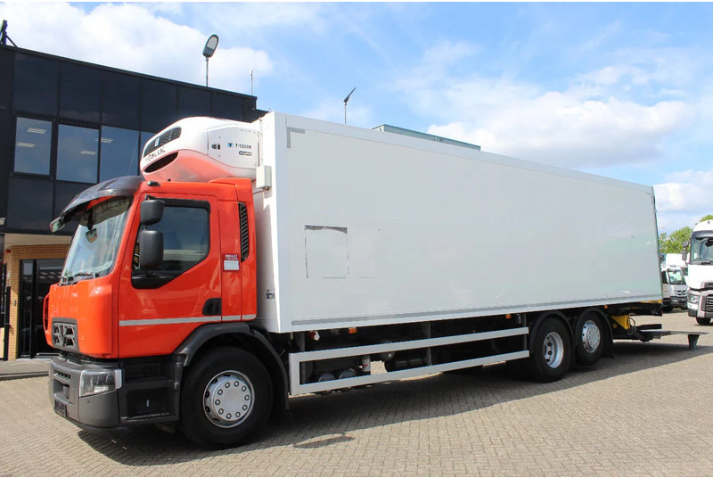 Renault D * WIDE 26 * CARRIER * 6X2 LIFT * - Refrigerator truck: picture 2 Renault D * WIDE 26 * CARRIER * 6X2 LIFT * - Refrigerator truck: picture 2