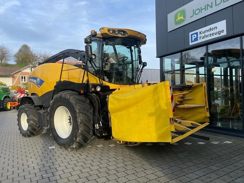 New Holland FR 450 - Forage harvester: picture 1 New Holland FR 450 - Forage harvester: picture 1