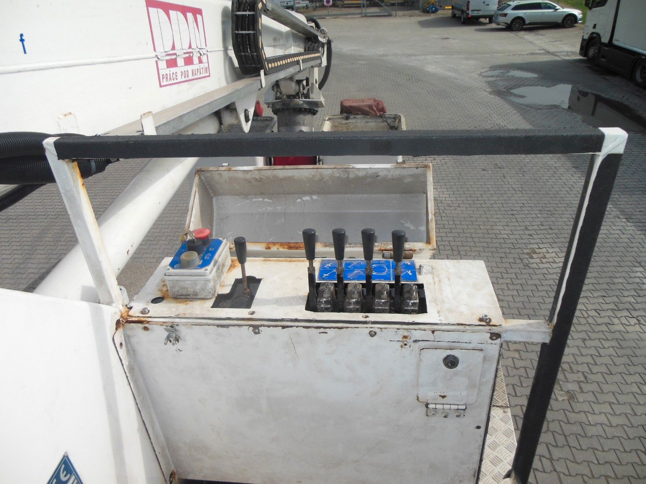 Truck mounted aerial platform Renault MIDLUM 220.14,4X4,HUBARBEITBÜHNE 16,5M, ISOLIERT: picture 8