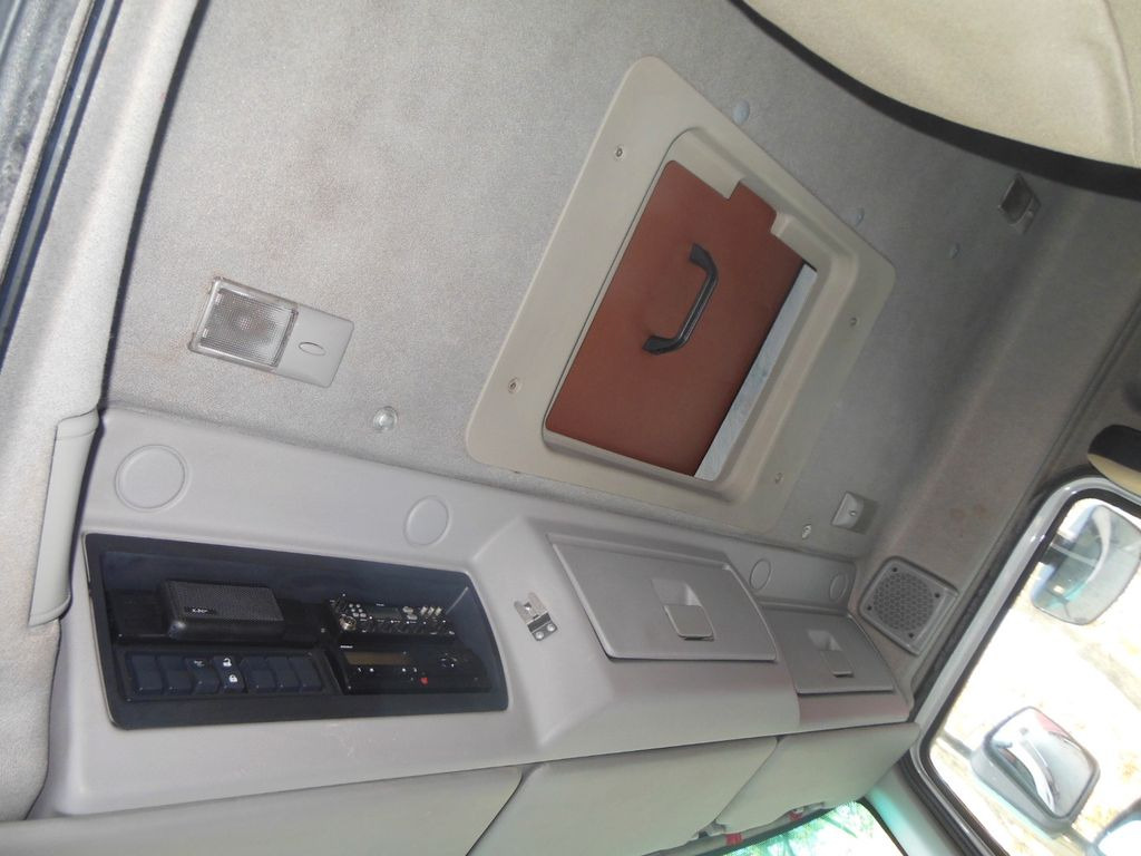 Flatbed van Renault MIDLUM DXI 180.08 Renault MIDLUM DXI 180.08: picture 15 Flatbed van Renault MIDLUM DXI 180.08 Renault MIDLUM DXI 180.08: picture 15