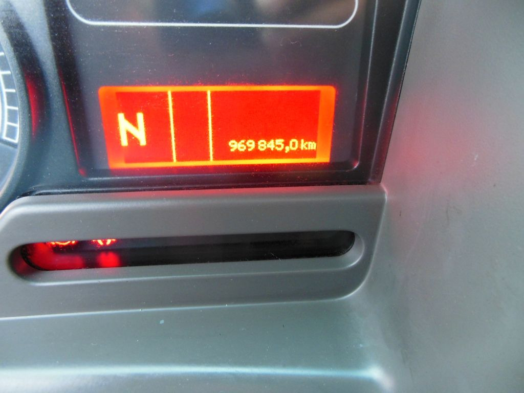 Flatbed van Renault MIDLUM DXI 180.08 Renault MIDLUM DXI 180.08: picture 20 Flatbed van Renault MIDLUM DXI 180.08 Renault MIDLUM DXI 180.08: picture 20