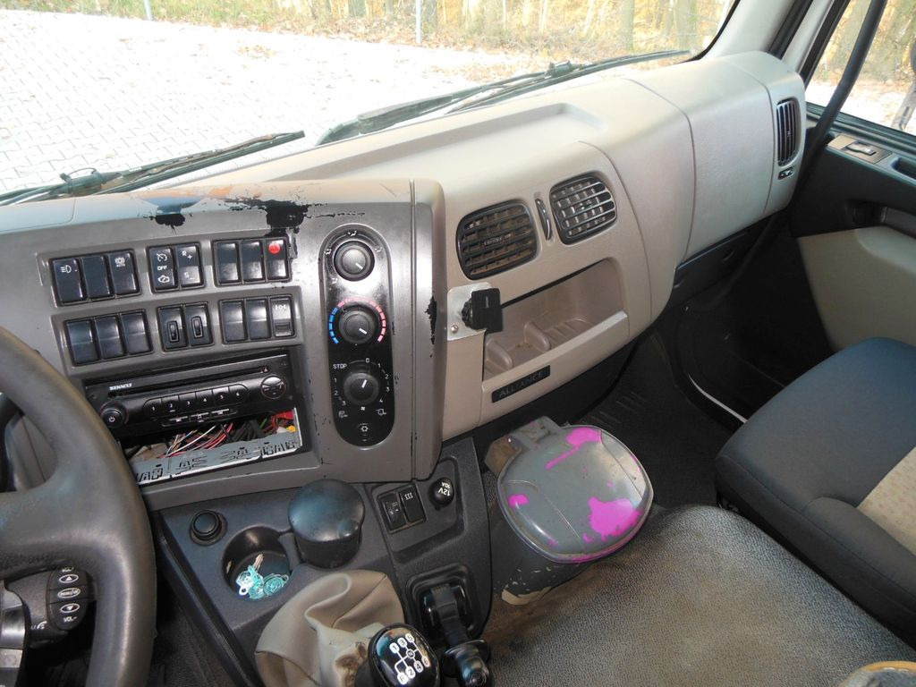 Flatbed van Renault MIDLUM DXI 180.08 Renault MIDLUM DXI 180.08: picture 24 Flatbed van Renault MIDLUM DXI 180.08 Renault MIDLUM DXI 180.08: picture 24