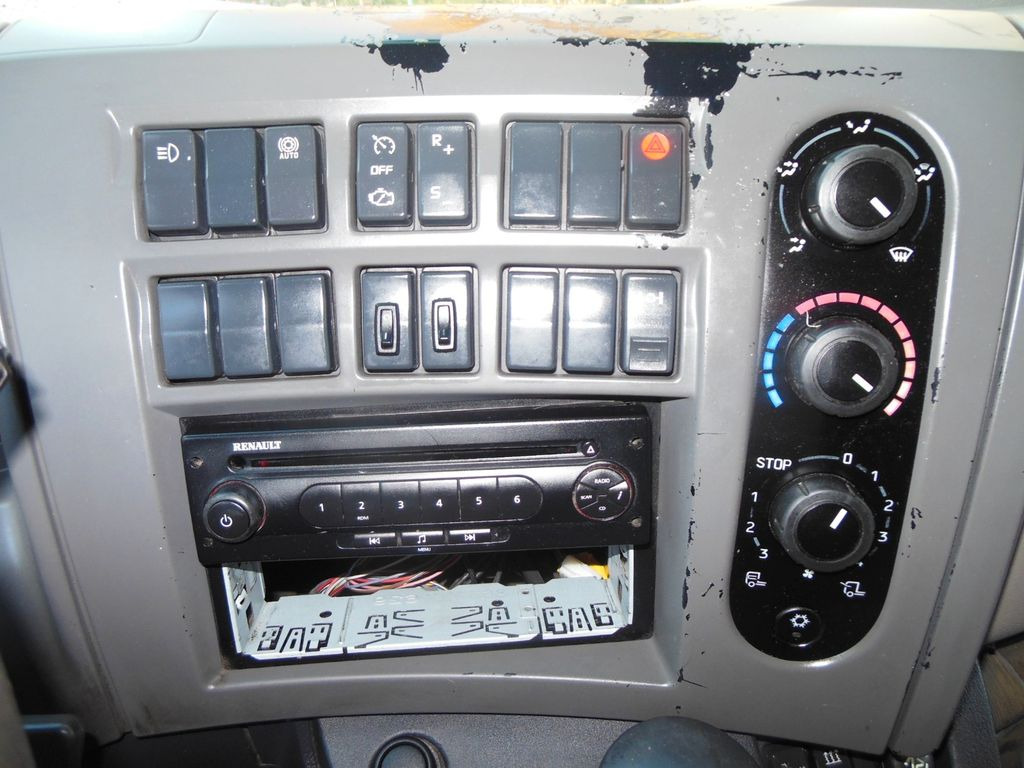 Flatbed van Renault MIDLUM DXI 180.08 Renault MIDLUM DXI 180.08: picture 22 Flatbed van Renault MIDLUM DXI 180.08 Renault MIDLUM DXI 180.08: picture 22