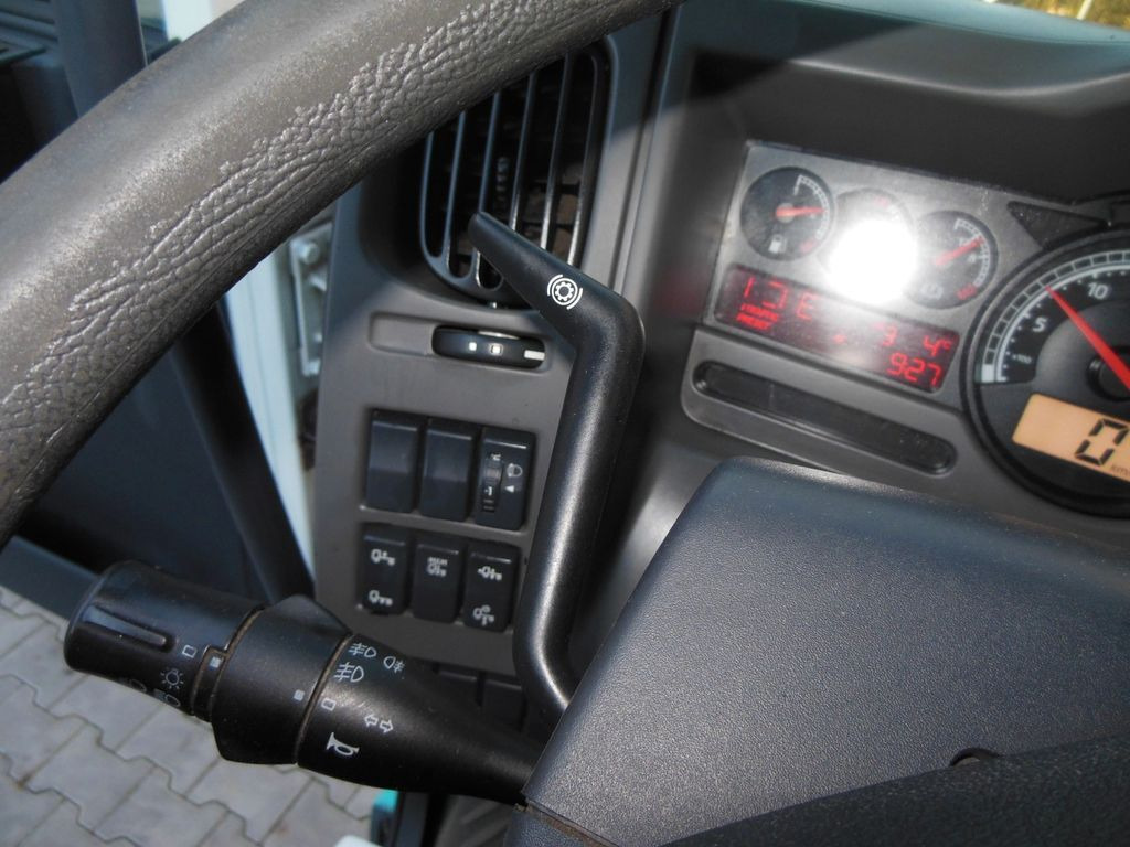 Flatbed van Renault MIDLUM DXI 180.08 Renault MIDLUM DXI 180.08: picture 19 Flatbed van Renault MIDLUM DXI 180.08 Renault MIDLUM DXI 180.08: picture 19