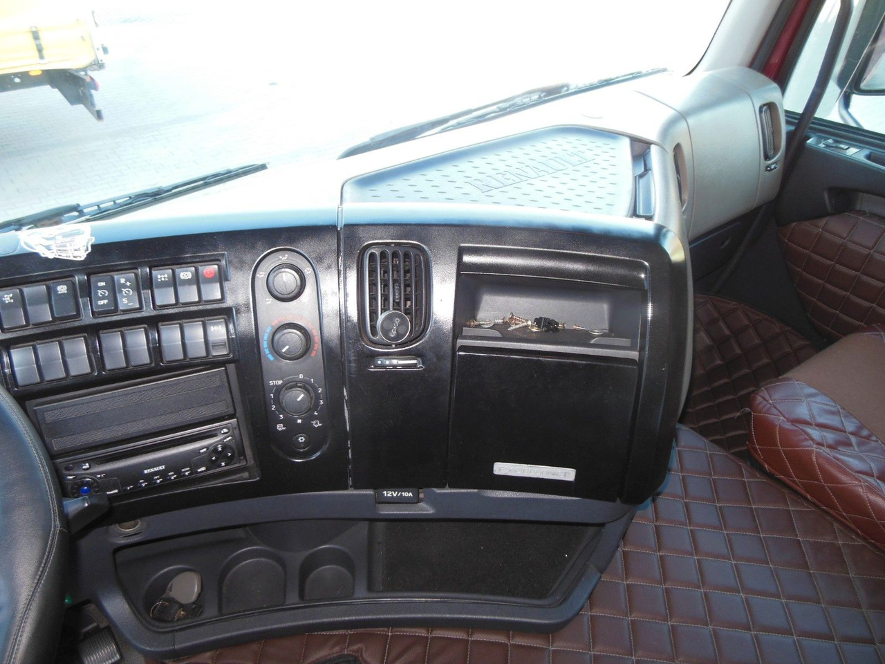 Tractor unit Renault PREMIUM 440.19 DXi: picture 18 Tractor unit Renault PREMIUM 440.19 DXi: picture 18