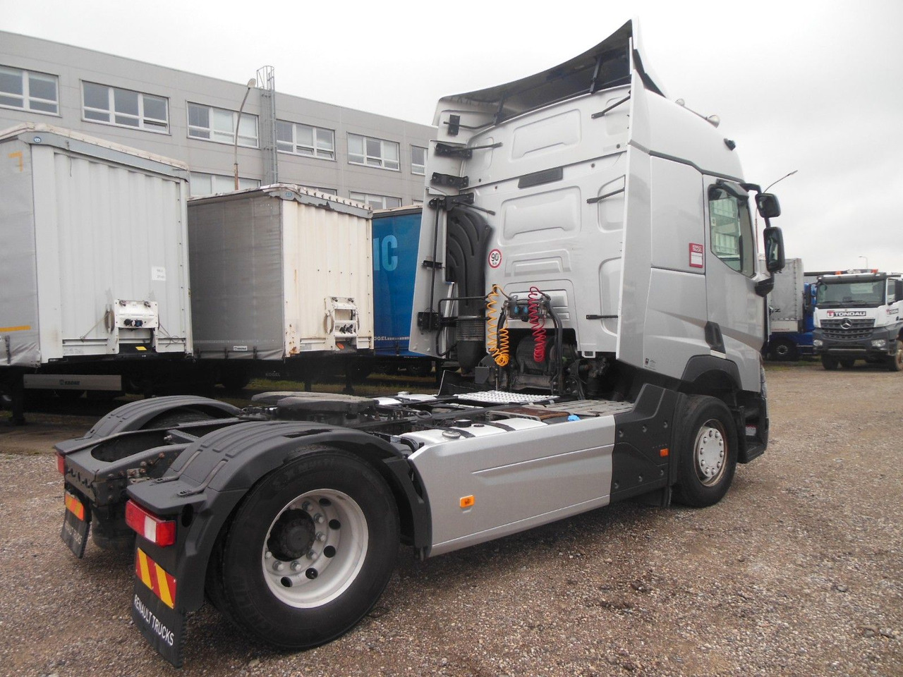 Renault T 440, STANDART, LEICHTER UNAFALL - Tractor unit: picture 3 Renault T 440, STANDART, LEICHTER UNAFALL - Tractor unit: picture 3