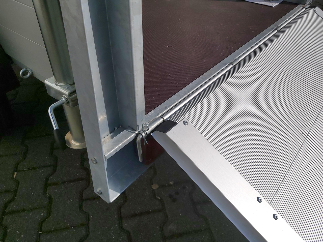 ALUBOXX Deckelanhänger GTB 750 VT2 211x126x118cm Heckrampe (XS) 750kg Top Seller Angebot - Closed box trailer: picture 5 ALUBOXX Deckelanhänger GTB 750 VT2 211x126x118cm Heckrampe (XS) 750kg Top Seller Angebot - Closed box trailer: picture 5