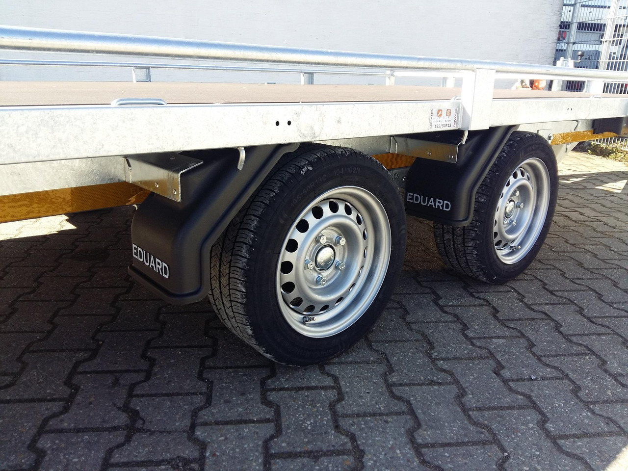 Auto Transporter Atlas 406x200cm Reling Winde Rampen 13" niedrig Fahrwerk (XL) 2700kg Modell 2024 - Dropside/ Flatbed trailer: picture 1 Auto Transporter Atlas 406x200cm Reling Winde Rampen 13" niedrig Fahrwerk (XL) 2700kg Modell 2024 - Dropside/ Flatbed trailer: picture 1