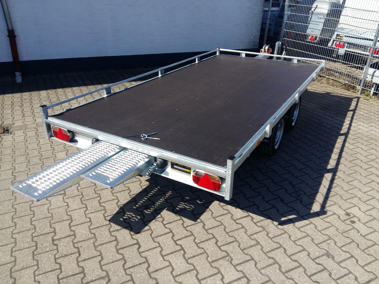 Auto Transporter Atlas 406x200cm Reling Winde Rampen 13" niedrig Fahrwerk (XL) 2700kg Modell 2024 - Dropside/ Flatbed trailer: picture 3 Auto Transporter Atlas 406x200cm Reling Winde Rampen 13" niedrig Fahrwerk (XL) 2700kg Modell 2024 - Dropside/ Flatbed trailer: picture 3