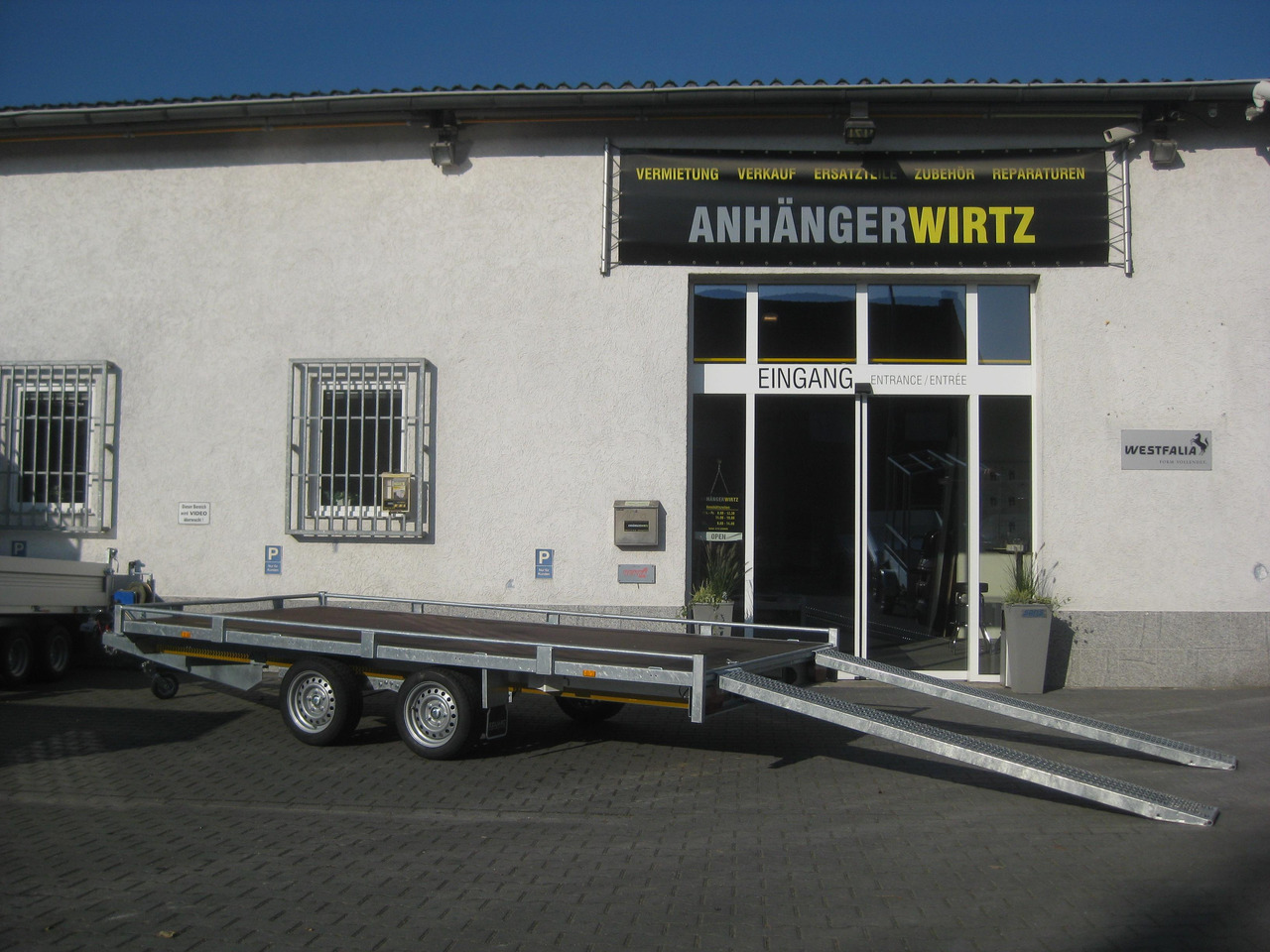 Auto Transporter Atlas 406x200cm Reling Winde Rampen 13" niedrig Fahrwerk (XL) 2700kg Modell 2024 - Dropside/ Flatbed trailer: picture 5 Auto Transporter Atlas 406x200cm Reling Winde Rampen 13" niedrig Fahrwerk (XL) 2700kg Modell 2024 - Dropside/ Flatbed trailer: picture 5