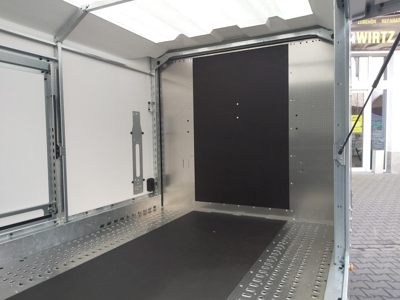 Autotransporter trailer BJT Race Transporter 4 550x212x188cm blackline ankippbar elekt. Seilwinde Alufelgen dark ASR 3500kg: picture 6